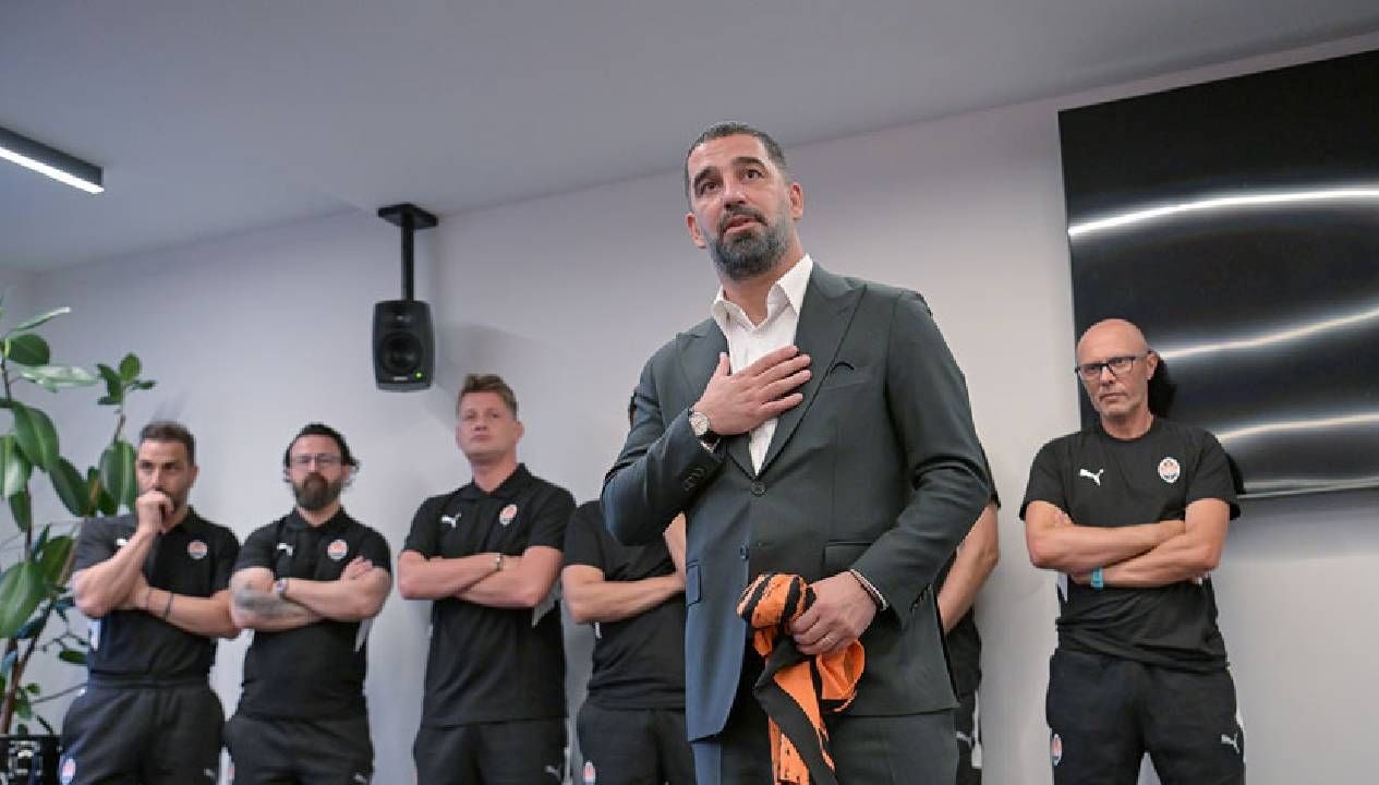 arda turan shakhtarla birinci idmana cikti v1hA8jOH