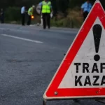 balikesirde feci kaza otomobil emniyet seridindeki tira carpti RlSN1Hid