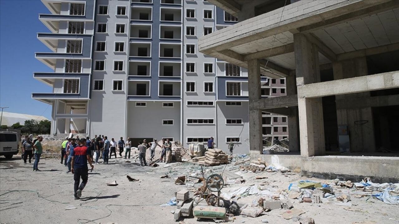 batmanda evin sundurmasi coktu can kayiplari var KrXXPGrV