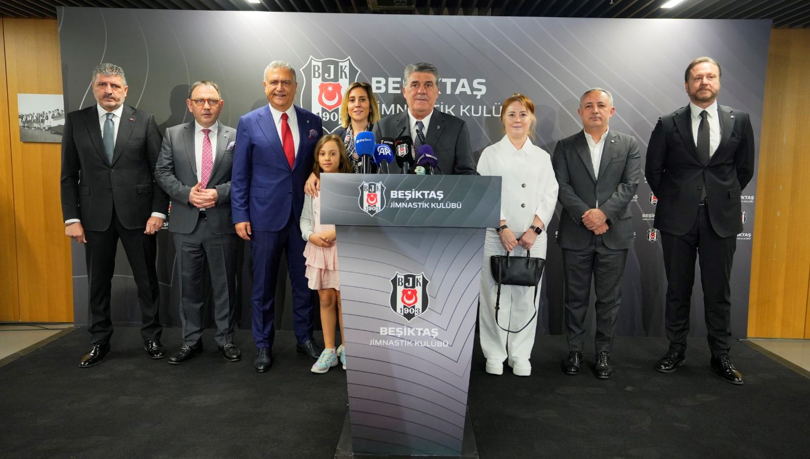 besiktasta bayramlasma merasimi gerceklestirildi AdnChFyS