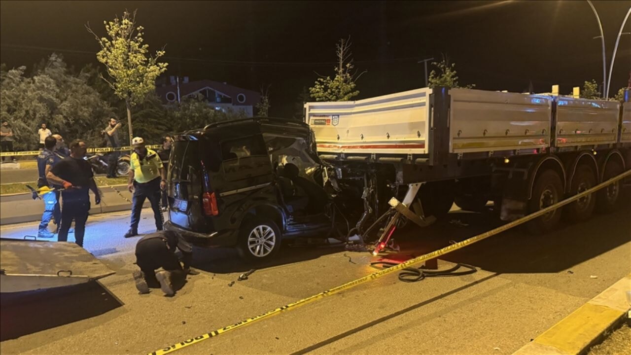 cankiri ankara yolunda korkunc kaza polis kursiyerleri hayatini kaybetti W5vUsnCI
