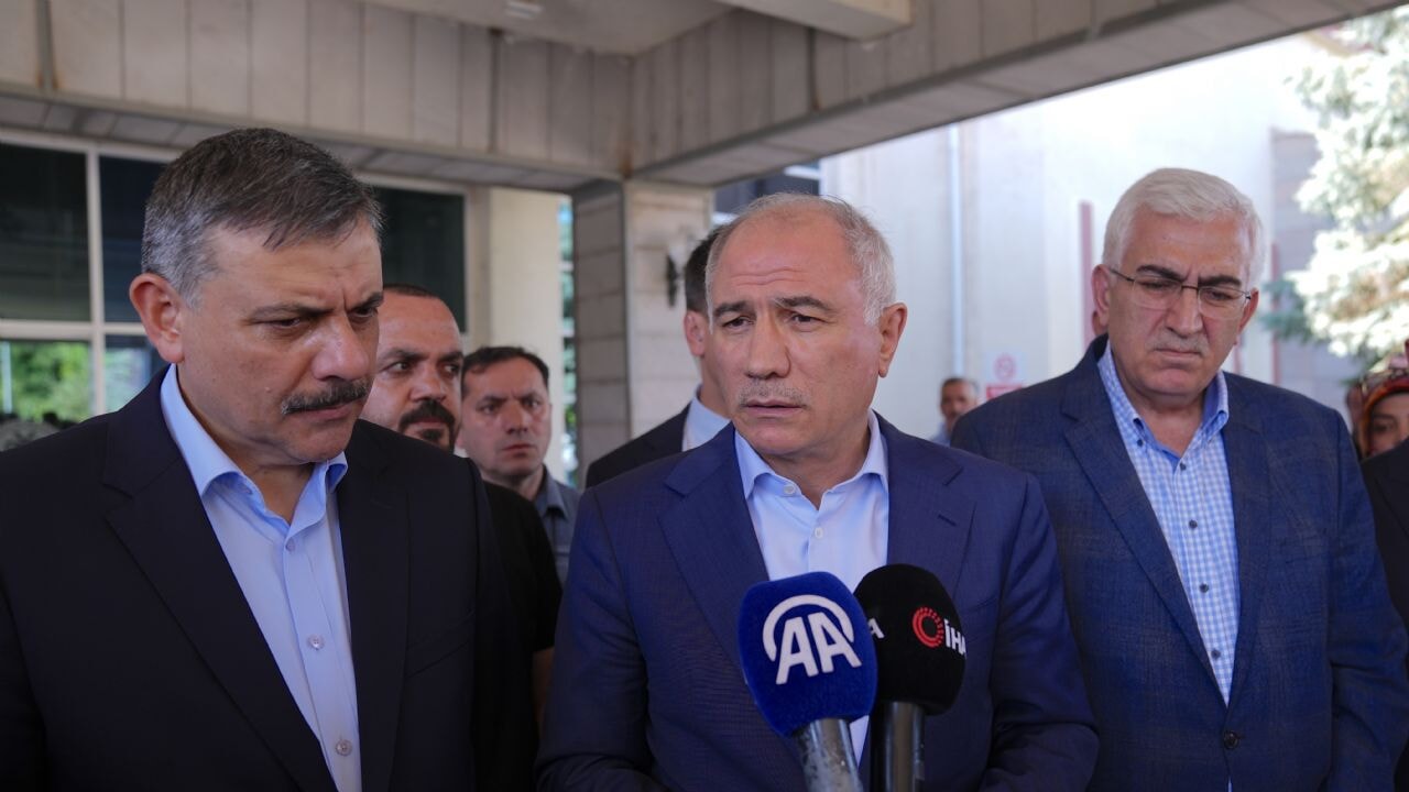 Erzurum Oltu taşı ocağında göçük: Ölü sayısı 3'e yükseldi 71 erzurum oltu tasi ocaginda gocuk olu sayisi 3e yukseldi bQlElFFy