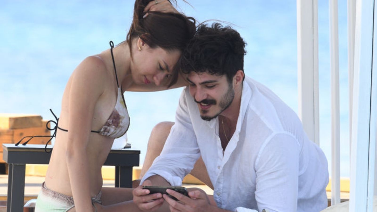 eylul tumbar ve enes kocak ile yalikavakta ask bir baska sgfYKSrJ