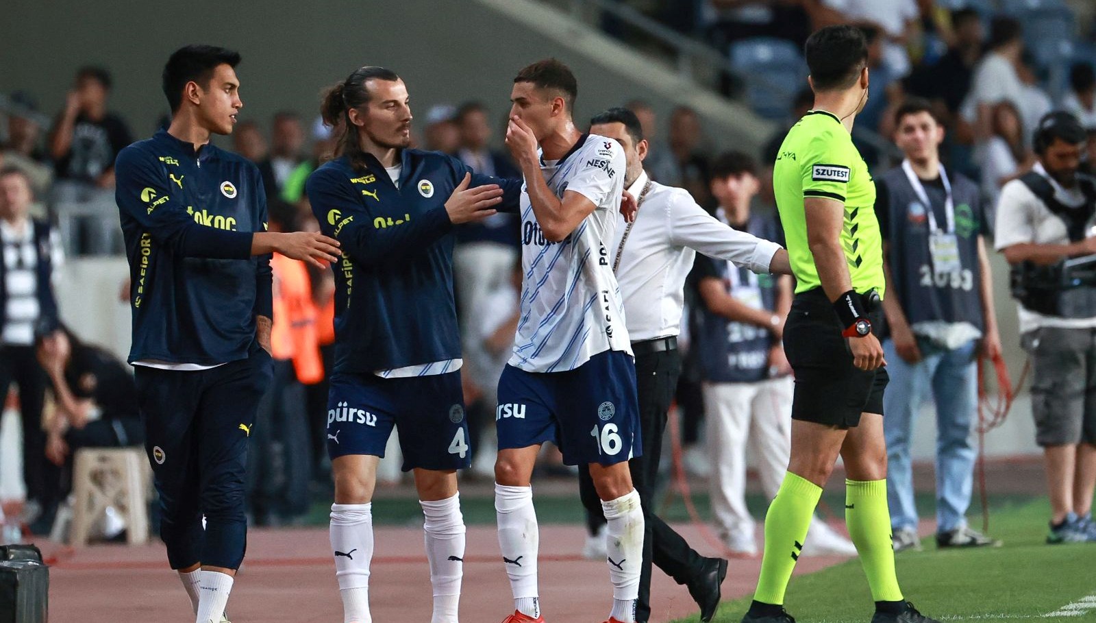 fenerbahcede kirmizi kart goren tek isim mert muldur npa3aeRt