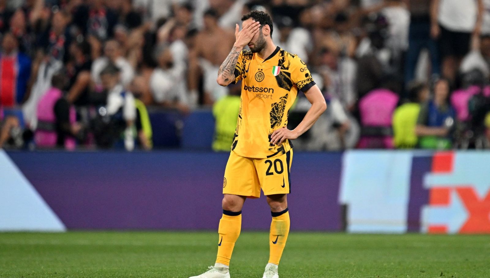 hakan calhanoglu sampiyonlar ligi finalini kaybetse de tarihe gecti dXMViYtS