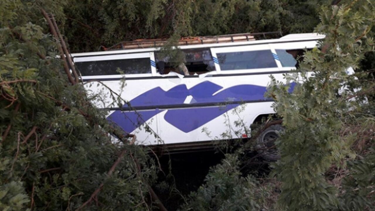 hatay antakya iskenderun yolunda midibus kazasi cok sayida yarali OPrKpYEb