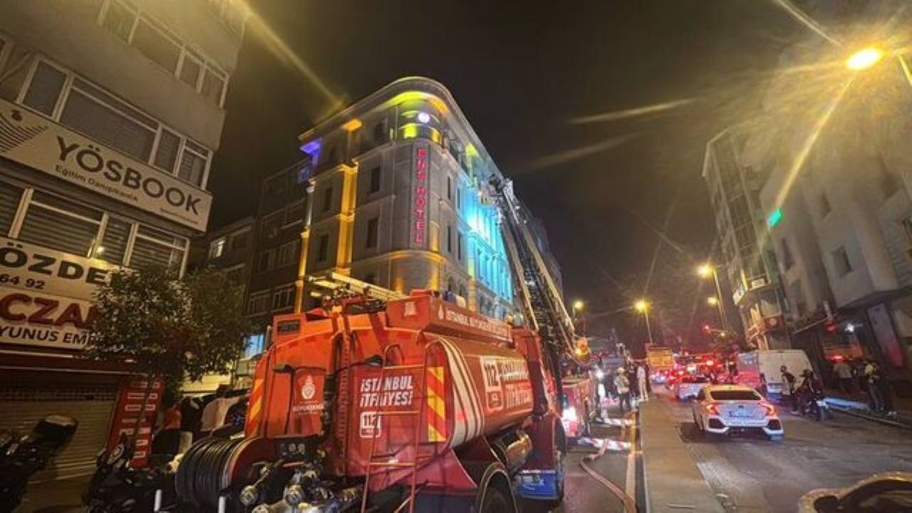 istanbul fatihte yangin panigi otelde alevler yukseldi ZL6V6ZSr