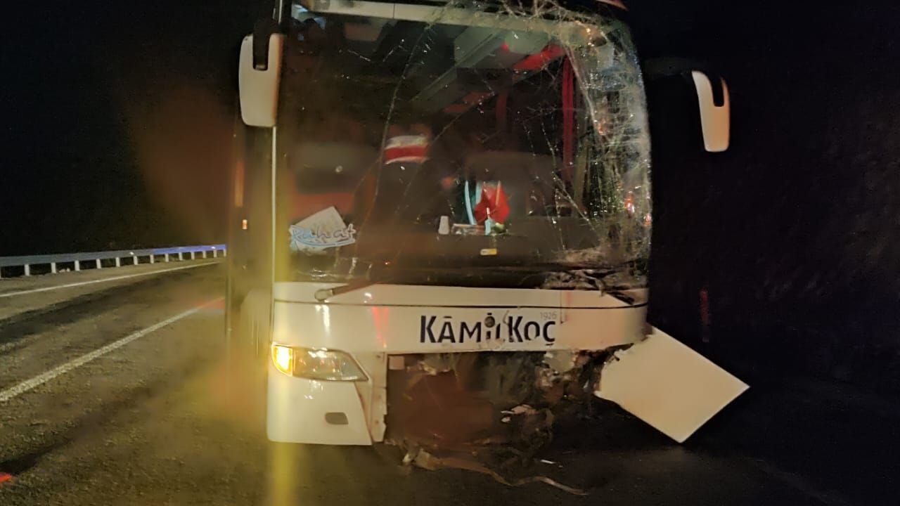 konyada korkunc otobus kazasi BlamfEgn
