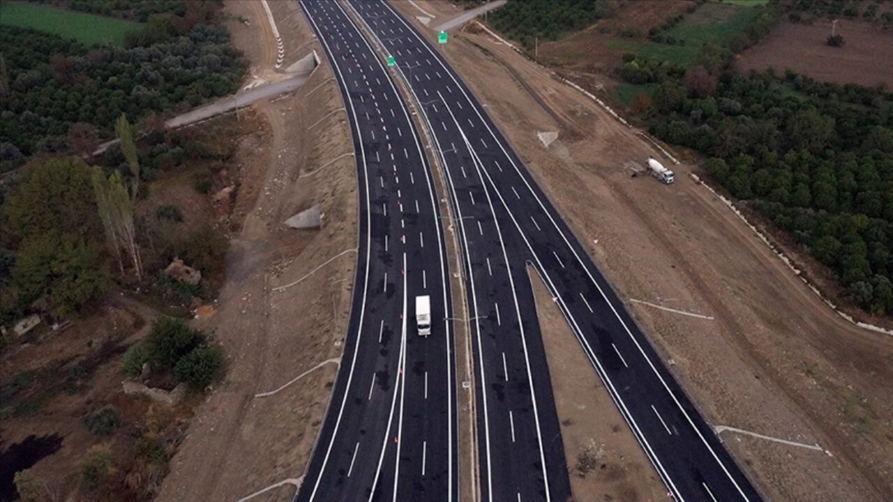 kurban bayrami tatilinde otoyollarda ucretsiz gecis ve kritik yol calismalari 6V8lNUVf