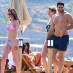 mujde uzman bodrum tatilinde objektiflere takildi bacagindaki morluk dikkat cekti BfJAfQ5s