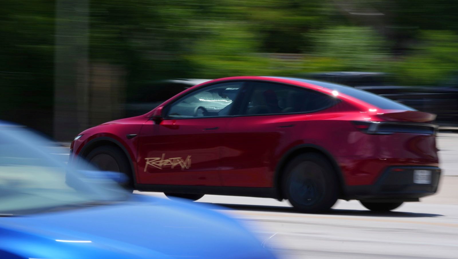 musk yeniden husrana ugradi robotaxi sinifta kaldi surat sonunu asti yanlis seride girdi w3Mh2XTP