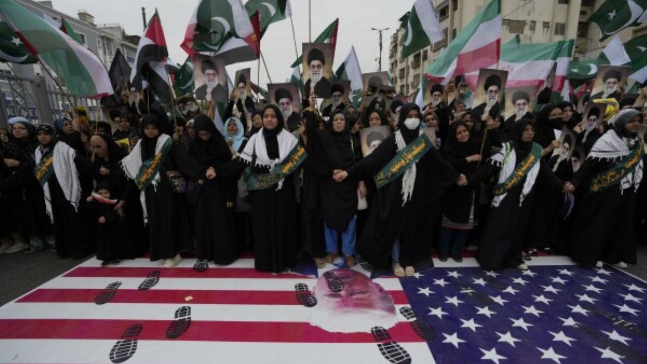 pakistan 24 saat icinde cark etti trumpi kiniyoruz