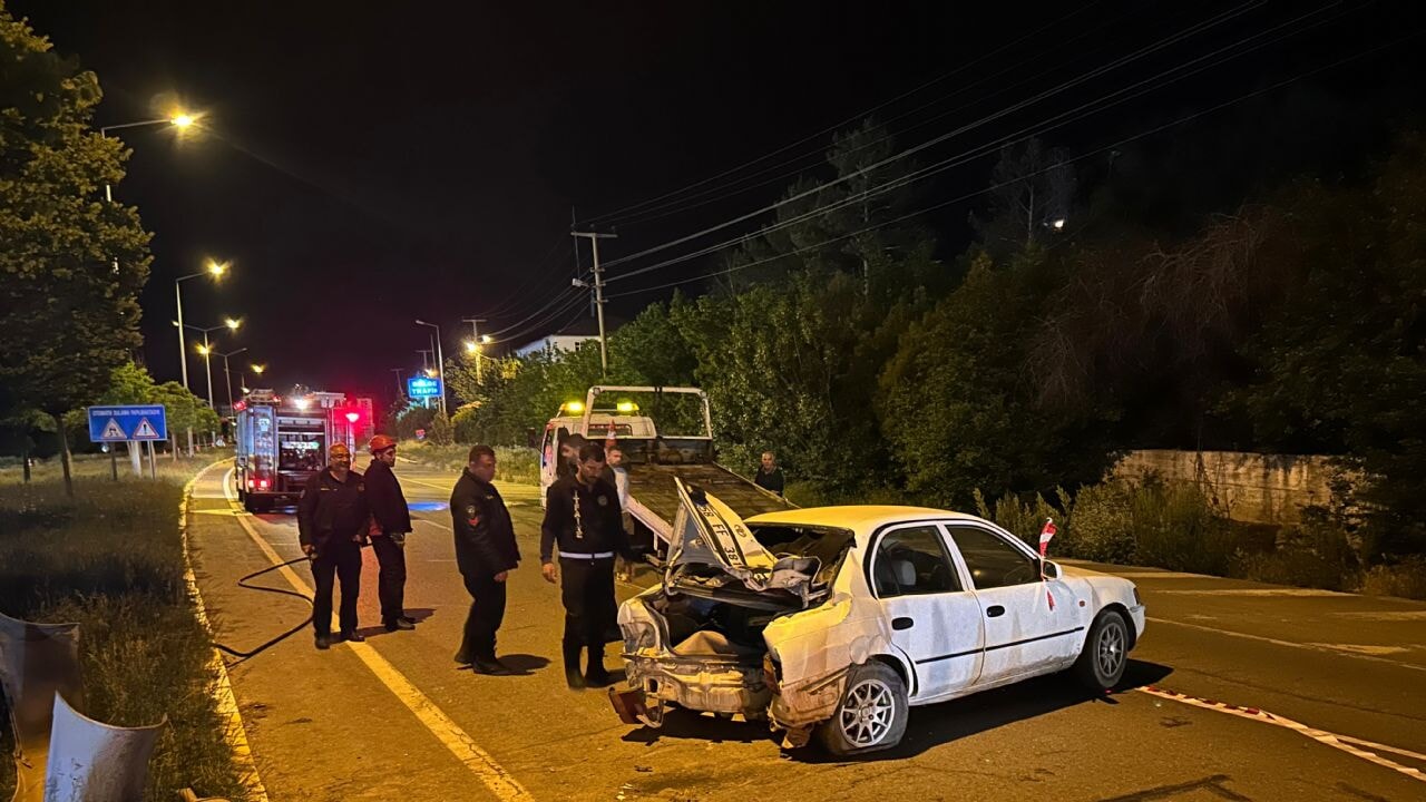 sivas ankara yolunda kaza yol trafige kapatildi CuvbMbzp