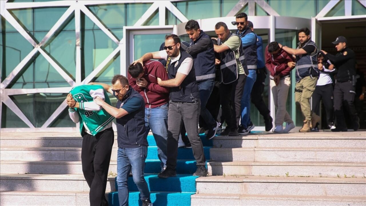 Sosyal medya operasyonu: 11 kişi tutuklandı 71 sosyal medya operasyonu 11 kisi tutuklandi HEXa6yZ6