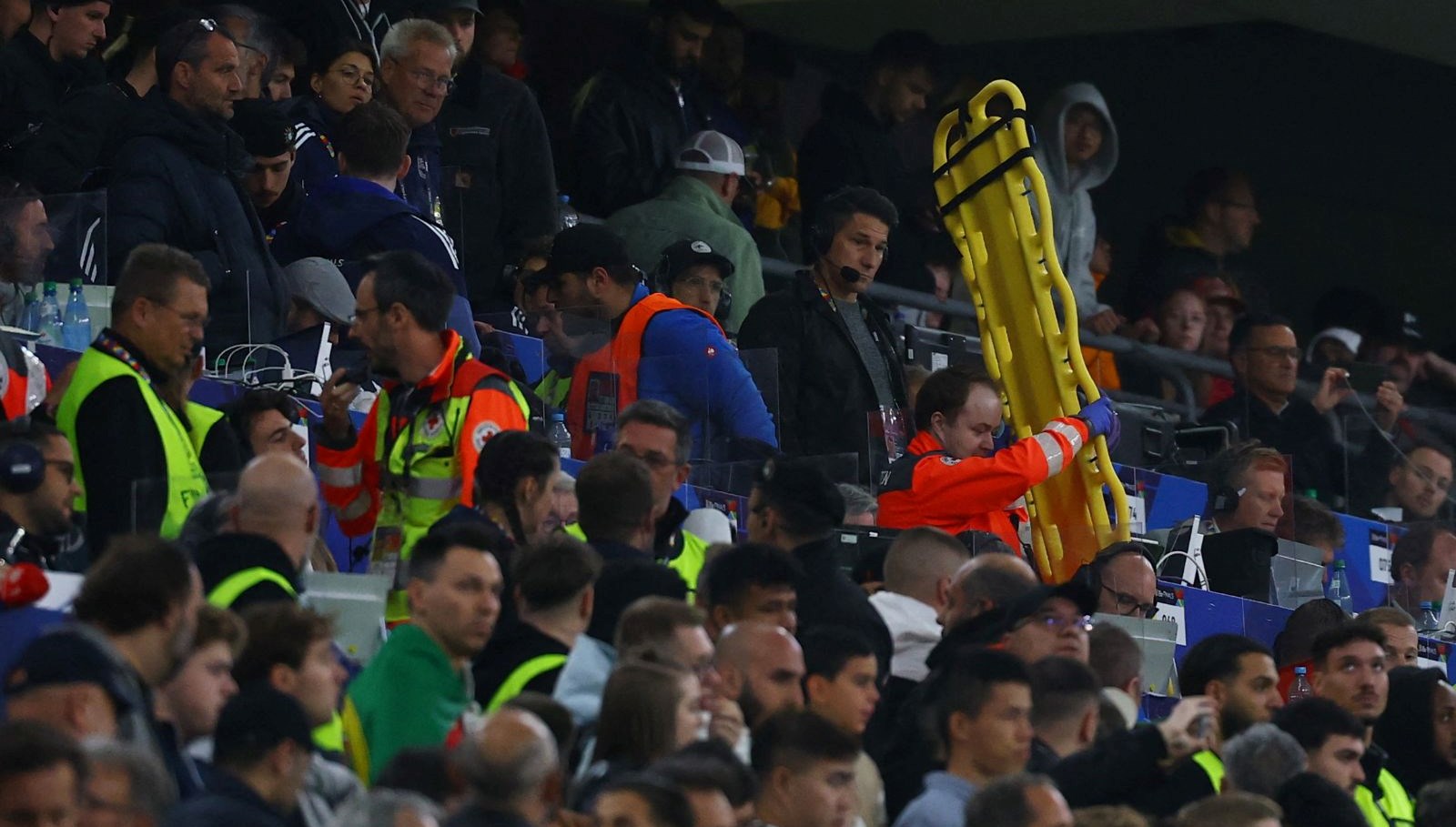 uefa uluslar ligi final macinda bir taraftar hayatini kaybetti