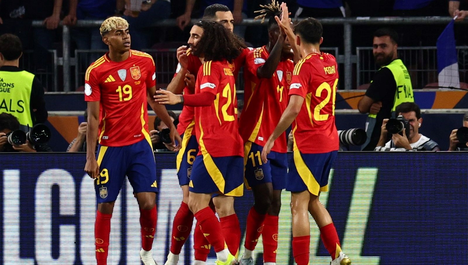 uefa uluslar liginde finalin ismi ispanya portekiz PKFNPdEH