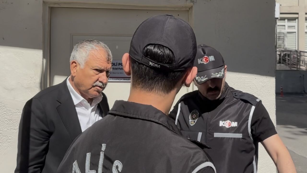 adana ve adiyamanda deprem etkisi belediye baskanlari gozaltina alindi MegS58wv