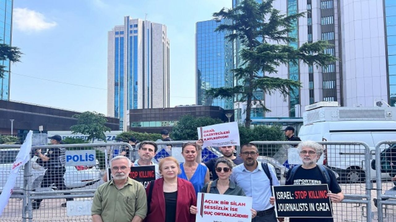 basin meslek orgutlerinden israil konsoloslugu onunde ortak protesto