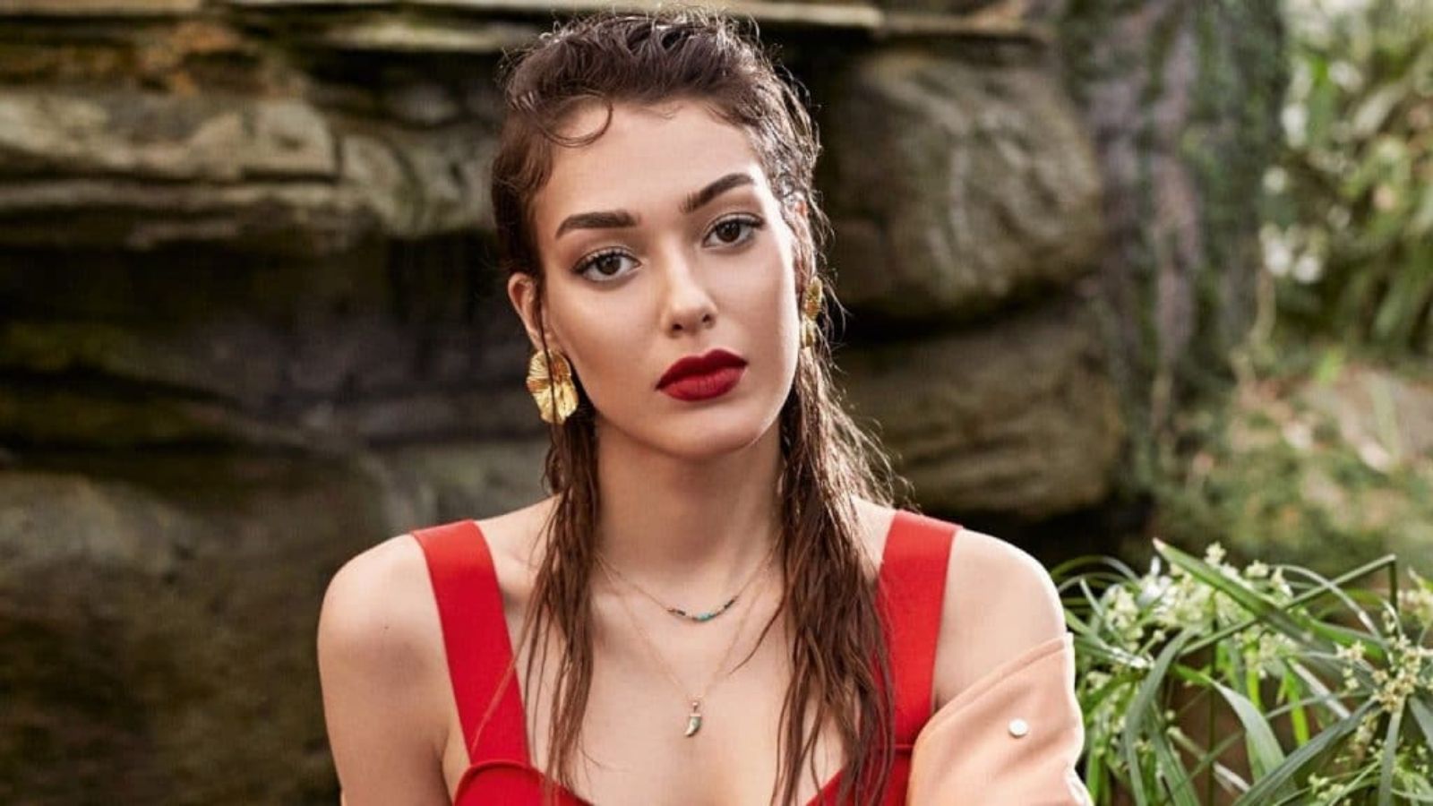 dilan cicek denizde k kul modasina kapildi