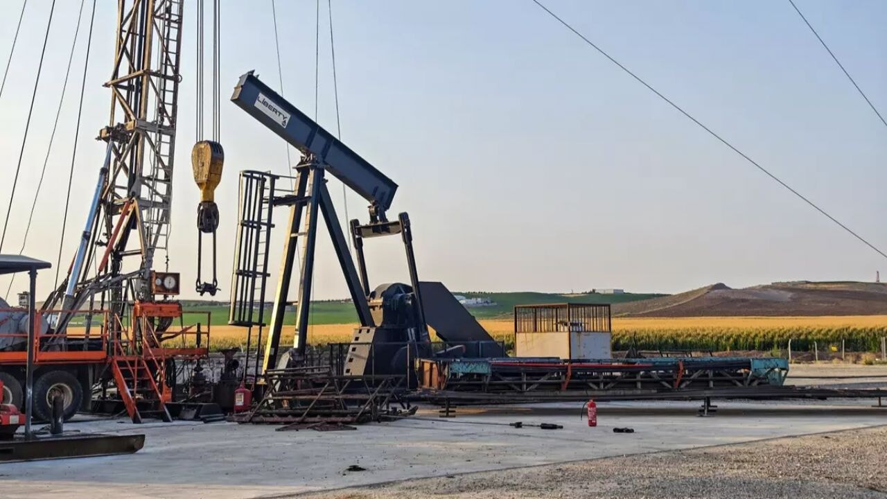 diyarbakirda petrol sahasinda korkutan yangin wRShr977