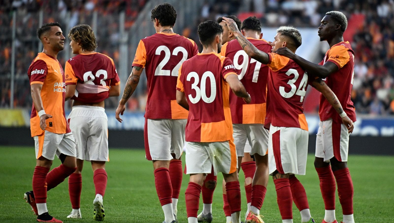 galatasaray yeni donem oncesi taraftariyla bulusuyor KK2XywHY