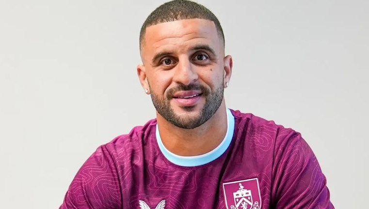 ismi fenerbahce ile aniliyordu kyle walker yeni grubuna imzayi atti SETChemR