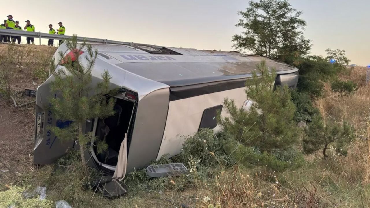 istanbul yolunda korkunc kaza otobus sarampole yuvarlandi 5B2ZGskb