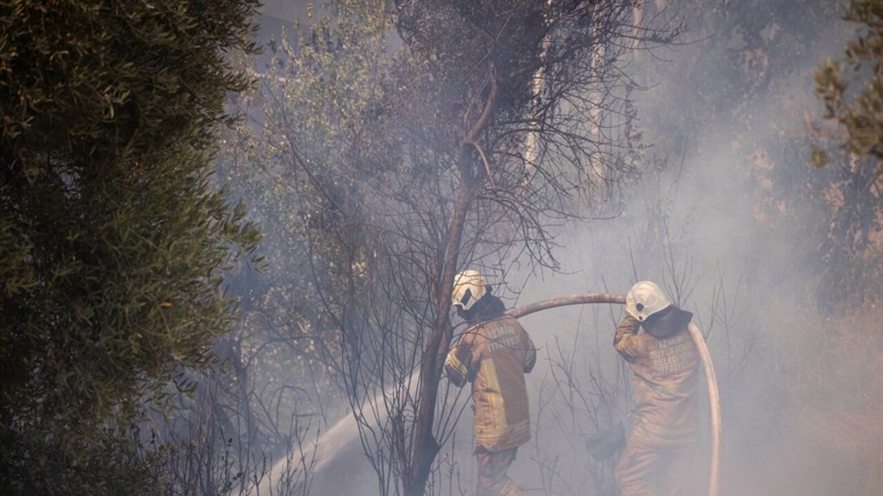 izmir 2 gundur yaniyor orman iscisi sehit oldu haDr6eB7
