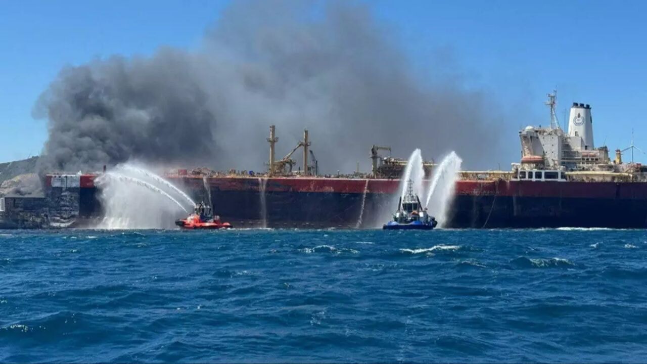 izmir aliagada gemi sokumunde korkutan yangin JXd2uqy7