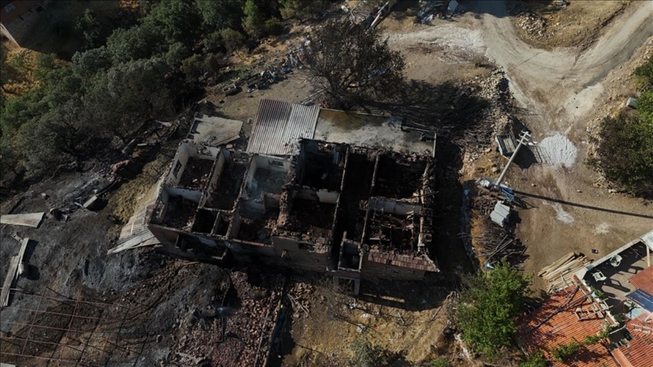 orman yanginlarinin ardindan buyuk kayip 13 ilde 407 konut 96 ahir 17 is yeri nwRzXQZ9