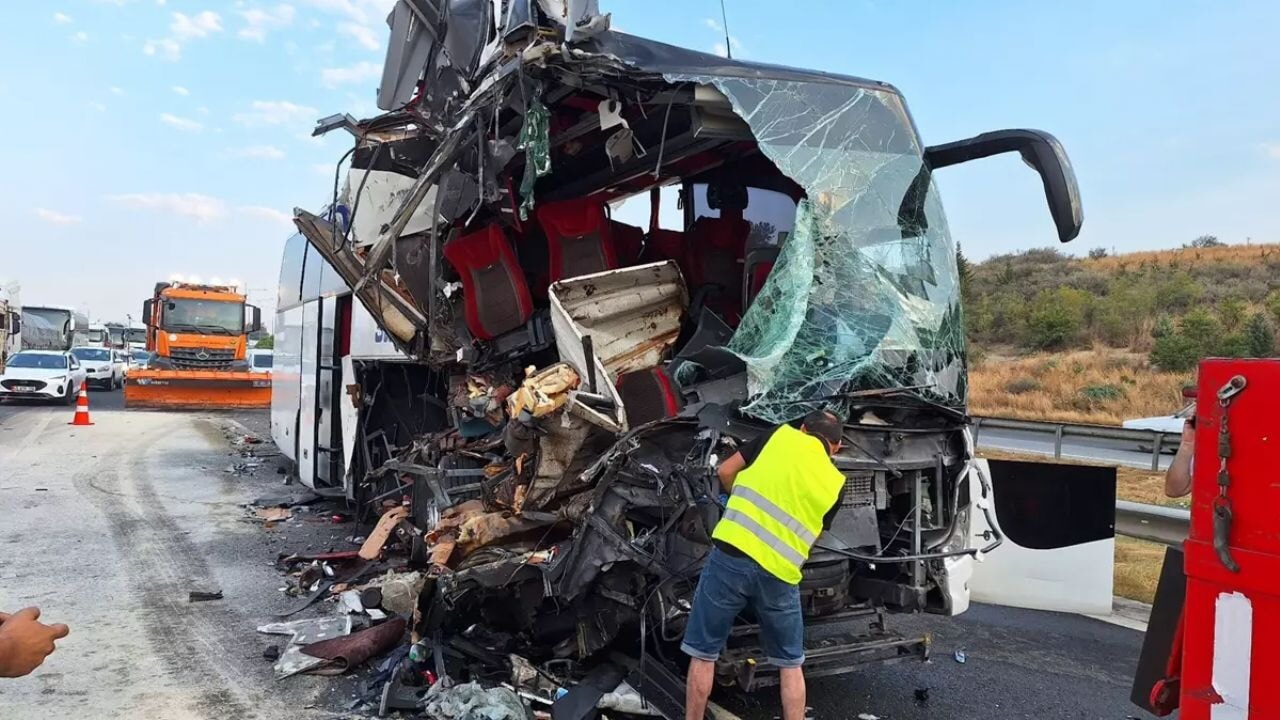 pozanti tarsus otoyolunda feci kaza otobus tira carpti U3GSWg4t