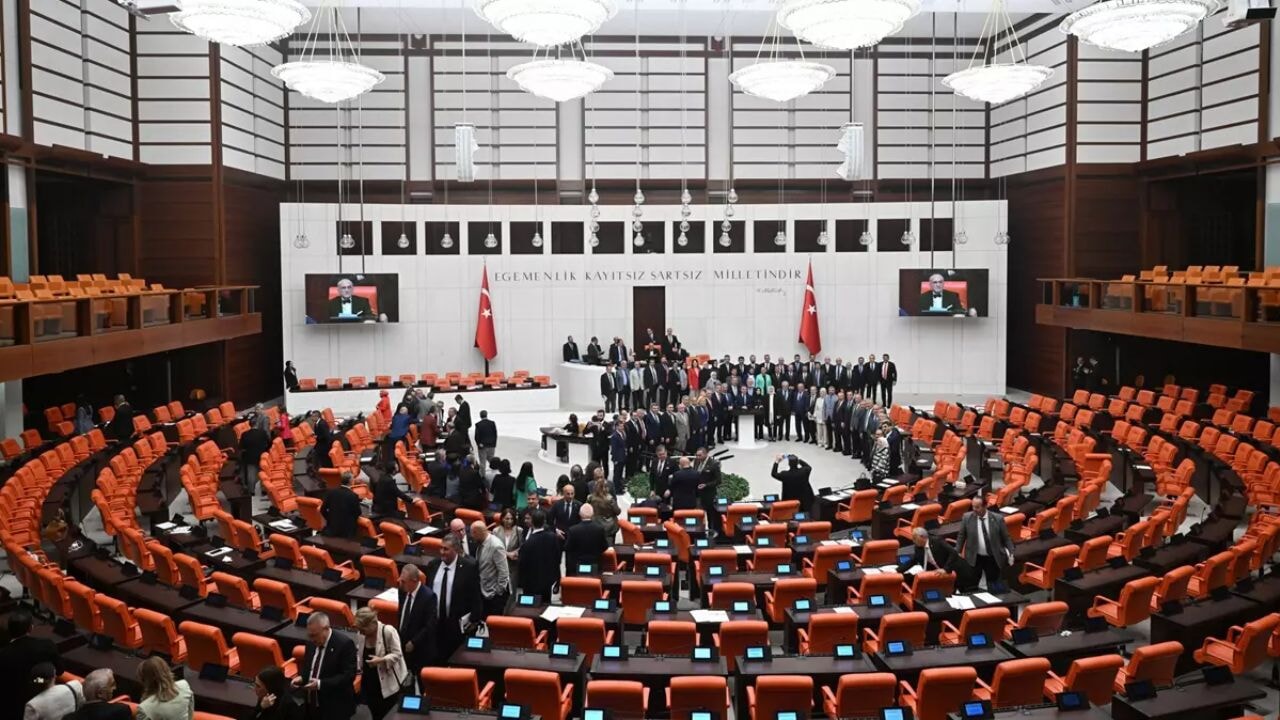 saglik alaninda yeni kanun meclisten gecti VD5EfD3T