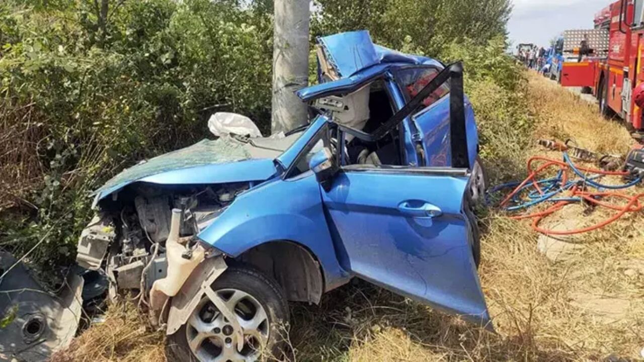 sakaryada beton direge carpan aracta 2 kardes hayatini kaybetti 9cjVkj1A