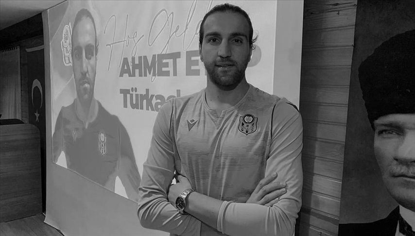 Sarsıntı felaketinde hayatını kaybetmişti, Ahmet Eyüp Türkaslan'ın forması emekli edildi 71 sarsinti felaketinde hayatini kaybetmisti ahmet eyup turkaslanin formasi emekli edildi