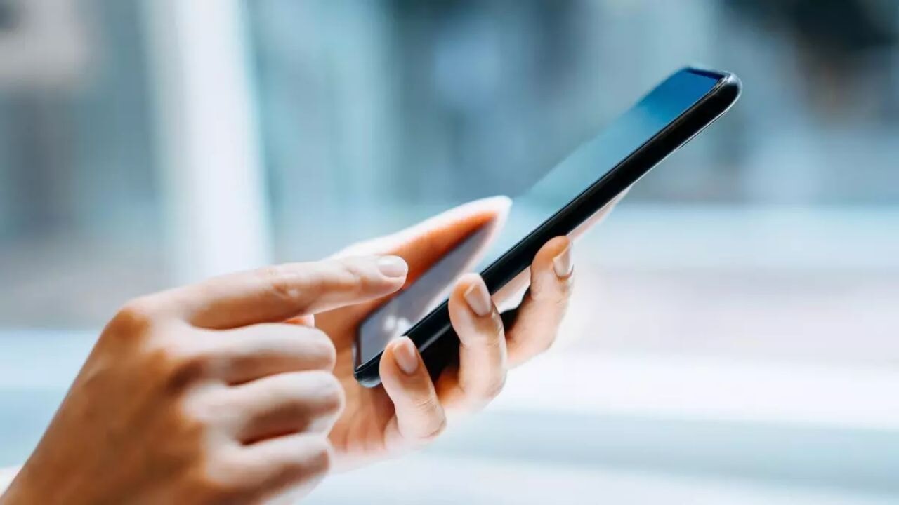 sosyal medyada izinsiz fotograf paylasan saniga 2 yil 1 ay hapis