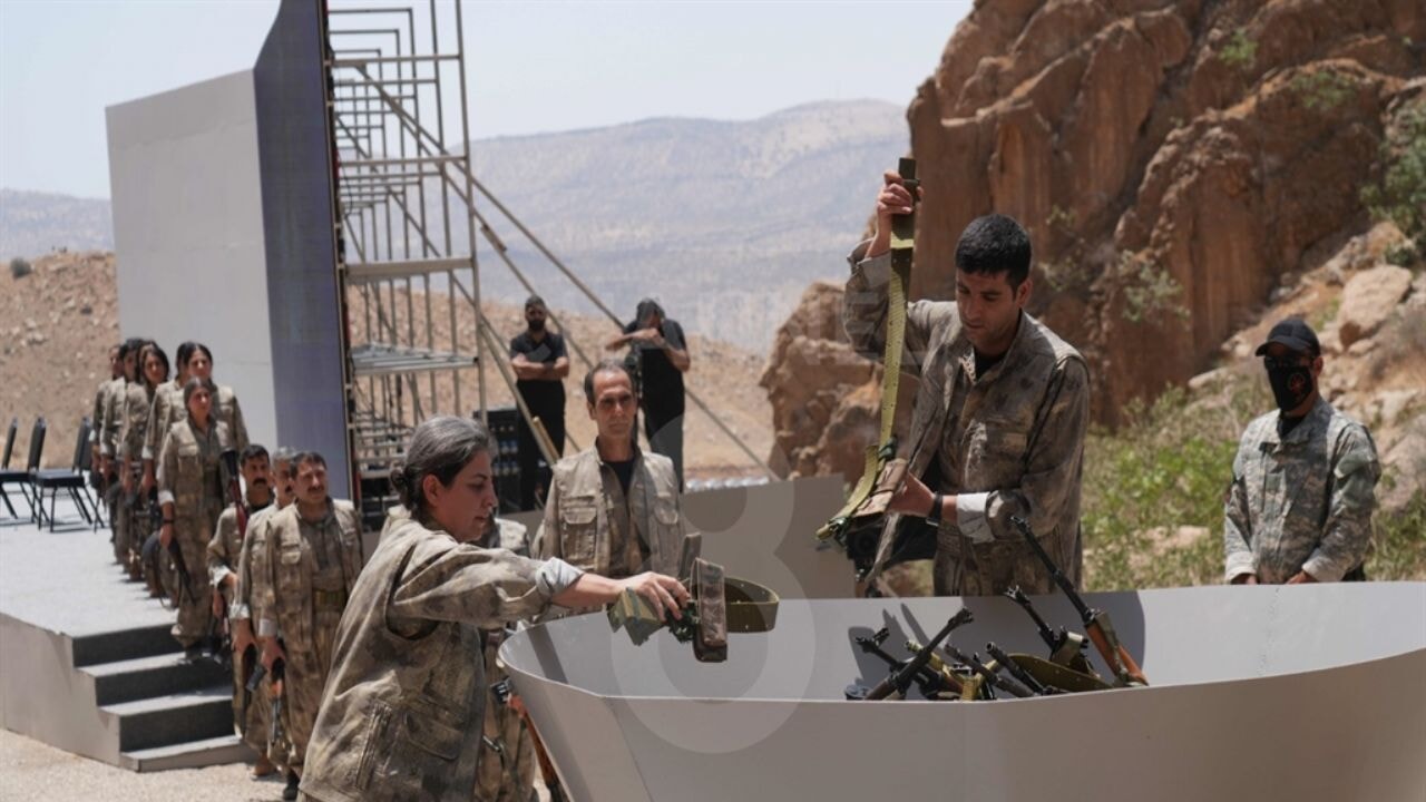 Terör örgütü PKK'dan 'silah imha' görüntüleri 71 teror orgutu pkkdan silah imha goruntuleri fPTKYUGK