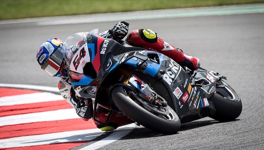 toprak razgatlioglu superbike macaristan ayaginin birinci yarisini kazandi GJOU6Wag