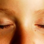 yeni bir lisan gelisiyor bakislarla konusmak mumkun MTwR3kvu