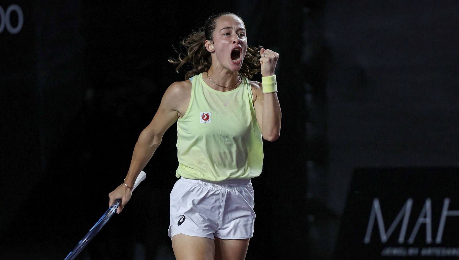 zeynep sonmez 75 yil sonra bir birinci icin korta cikacak j7mYCci3