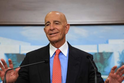 abdnin ortadogu elcisi tom barrack lubnanda krize yol acti Yb56Phjx