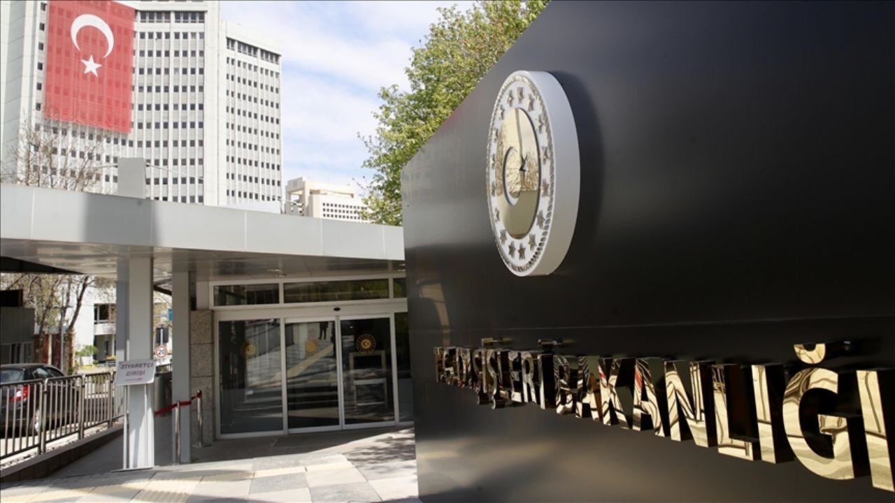 ak parti huk metleri disisleri bakanligina bir turlu h kim olamiyor mu 8teuavMK