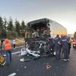 anadolu otoyolunda feci kaza otobus kamyona carpti 6xviTmUh
