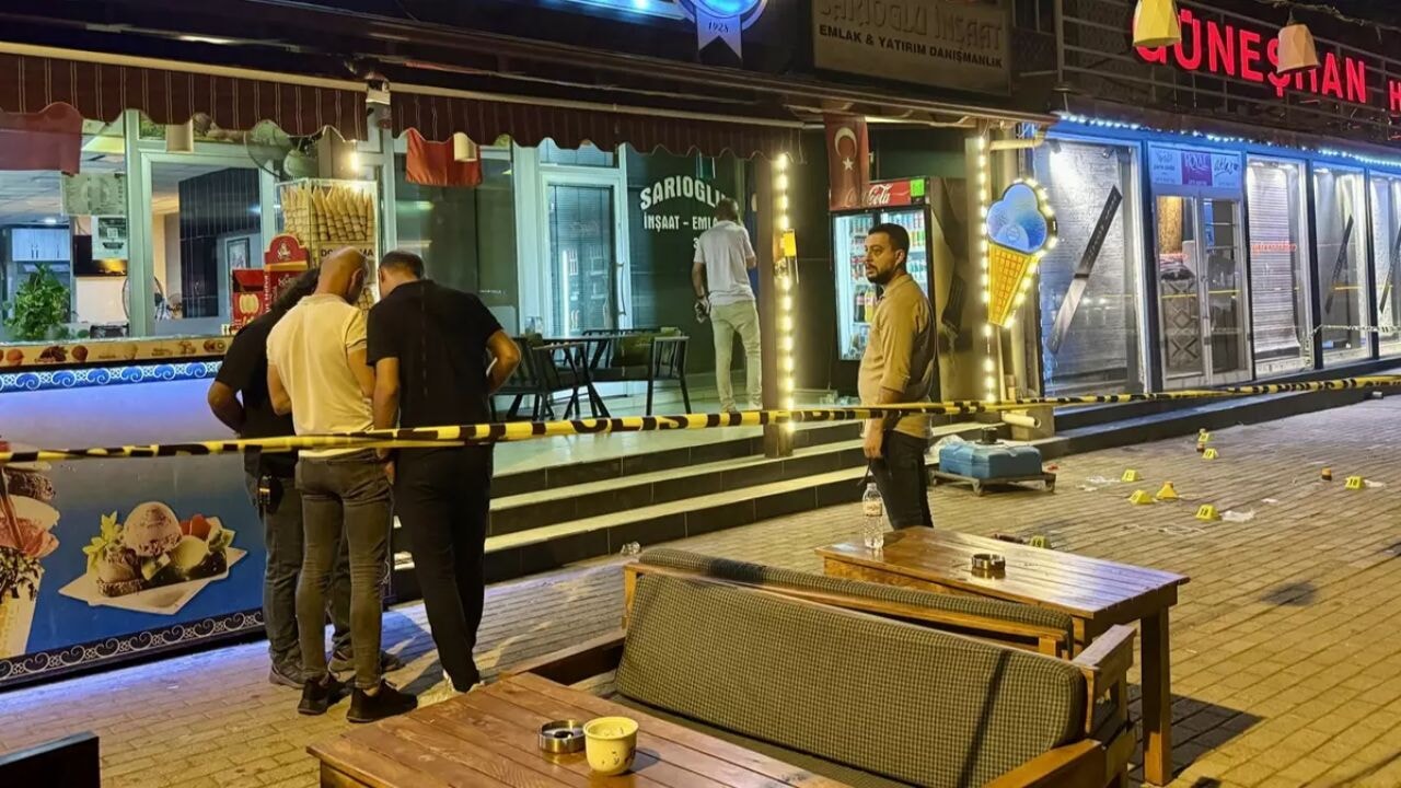 antalyada pastanede kavga faciaya donustu 3 olu yS9B8HBU