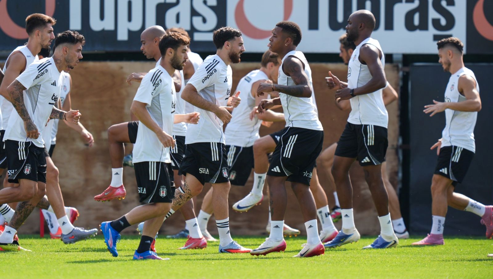 besiktastast patricks maci oncesi surpriz eksik antrenmana cikmadi nGsRB75O