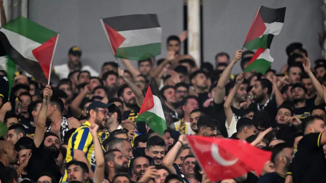 fenerbahce tribunlerinden gazzeye destek mesaji yukseldi PGcYuHJH
