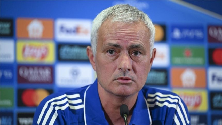 Fenerbahçe'de Mourinho ile yollar ayrıldı! 71 fenerbahcede mourinho ile yollar ayrildi kabe9Bes