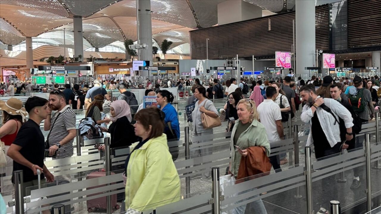 her uc yolcudan biri ucus icin istanbul ve antalyayi secti uLOLd37M