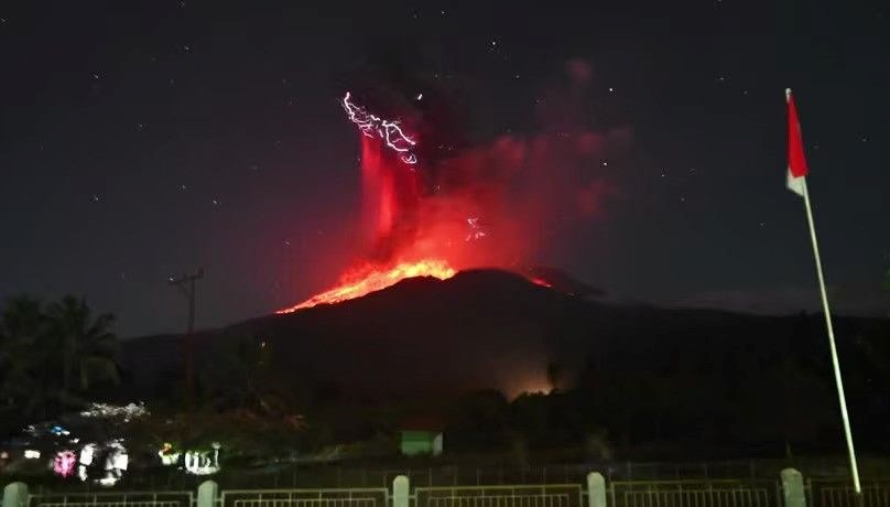 lewotobilaki laki yanardaginda siddetli patlama 10 kilometrelik kul sutunu yukseldi CFmdS5aZ