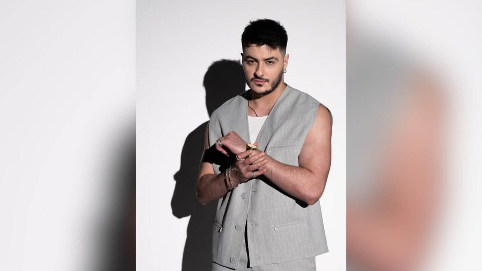 semicenk ic camasiri giymeden sahneye cikti iddialarina ne dedi dELwq76L