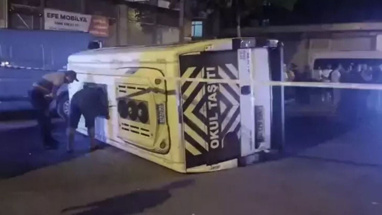 Sultanbeyli'de feci kaza! Otomobil ile servis minibüsü çarpıştı 71 sultanbeylide feci kaza otomobil ile servis minibusu carpisti 8WOPAj5T